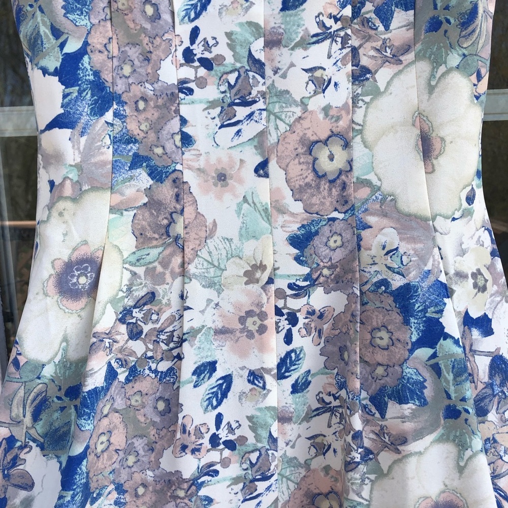 Floral Dress - Picture 2 of 6